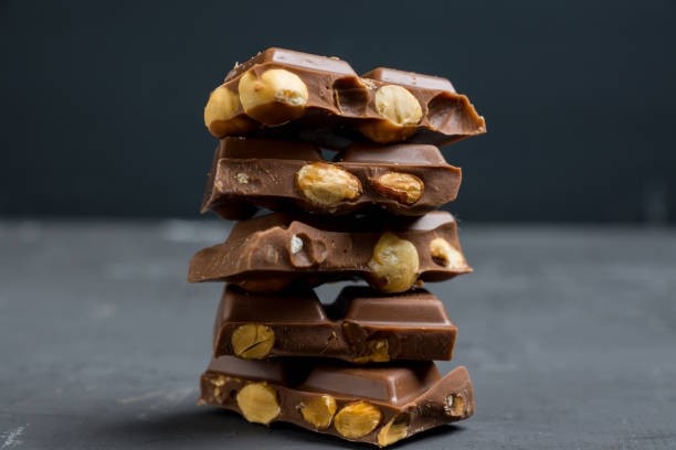 تصویر 4 از شکلات مغزدار کاربردی برای شیرینی پزی و کیک های مجلسی